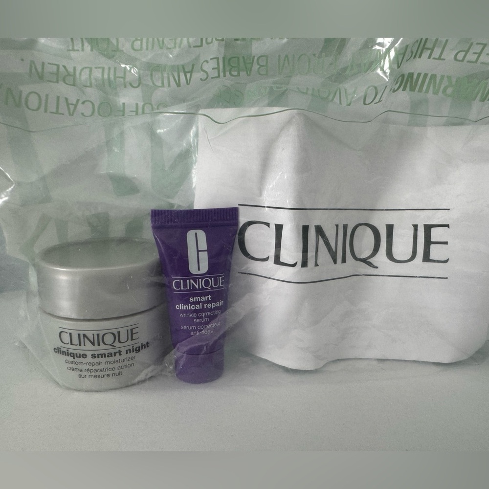 Clinique 2-item set: Smart Night & Smart Clinical Repair travel/sample size